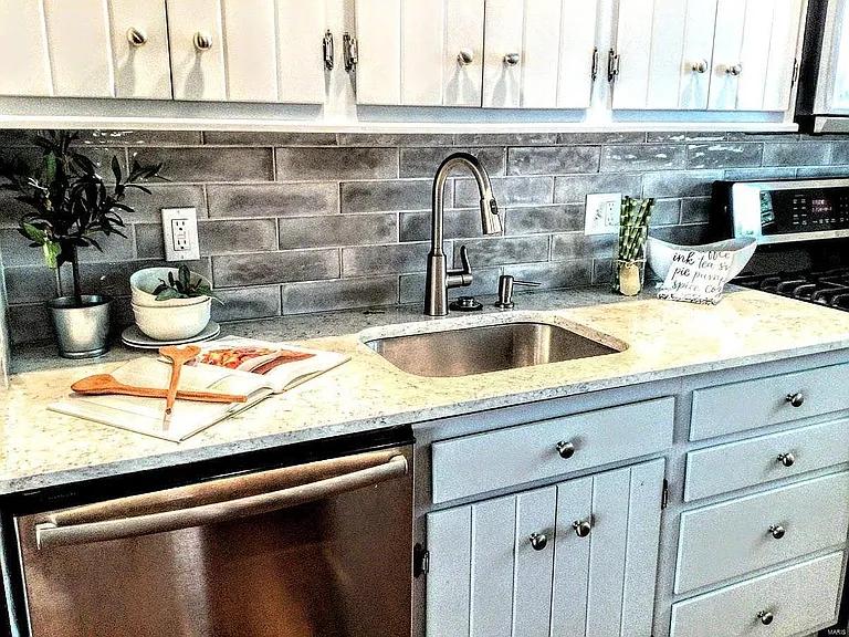 8721 Villa Crest Dr — Photo 3