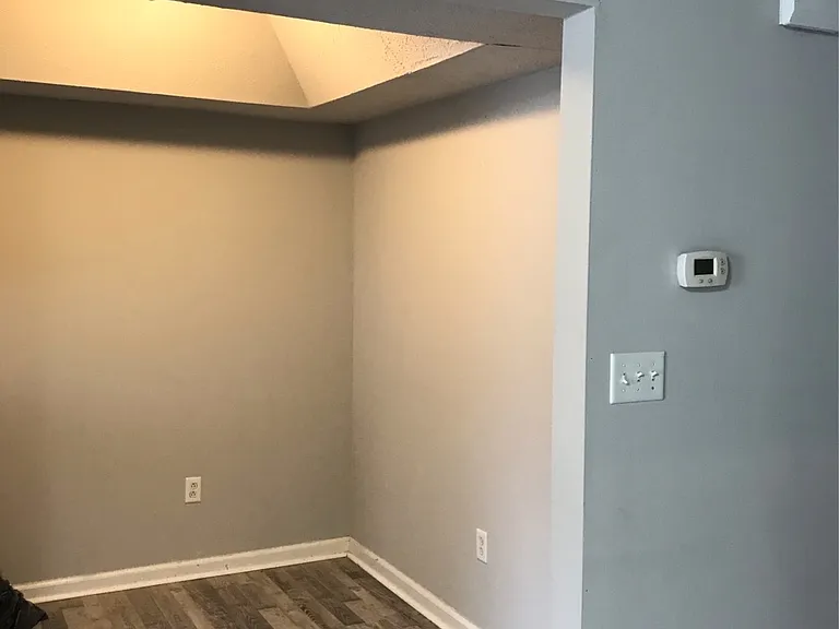 127 Karen Ct — Photo 7