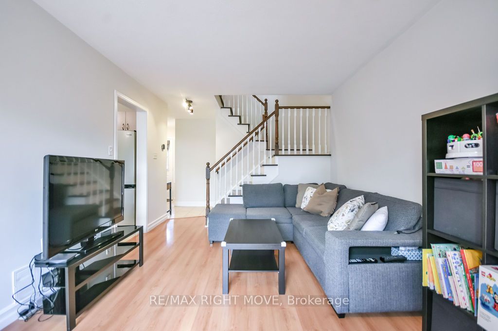 142 Julia Cres, Orillia, ON - More