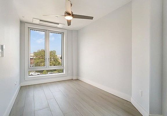 4th image of 975 Liberty Ave #5C