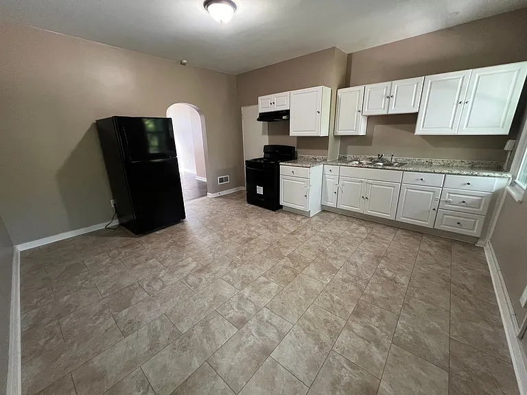 1104 Brabec St — Photo 9