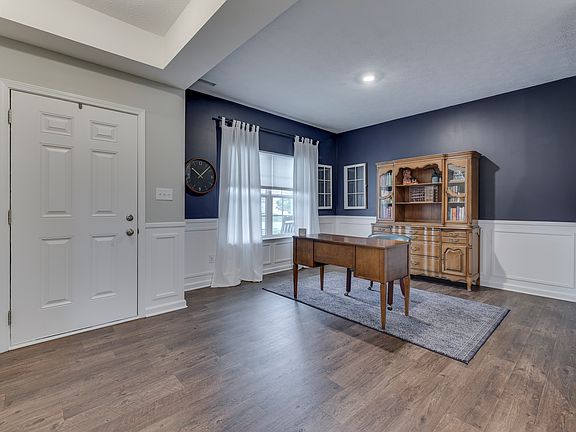 3rd image of 607 N Crystal Dr