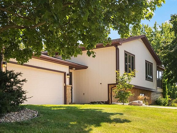 2nd image of 2412 Wayne Cir