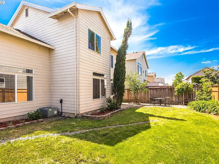 1435 NE Setting Sun Dr — Photo 34