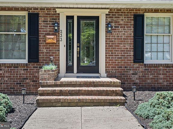 2nd image of 233 Grayson Ave