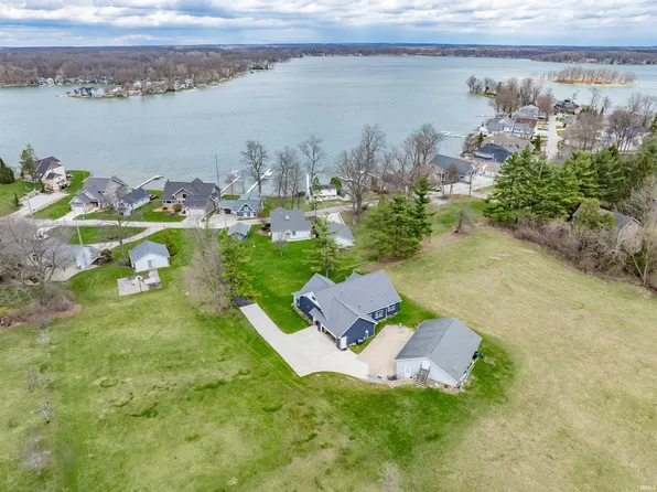 1039 S Clear Lake Dr, Fremont, IN 46737