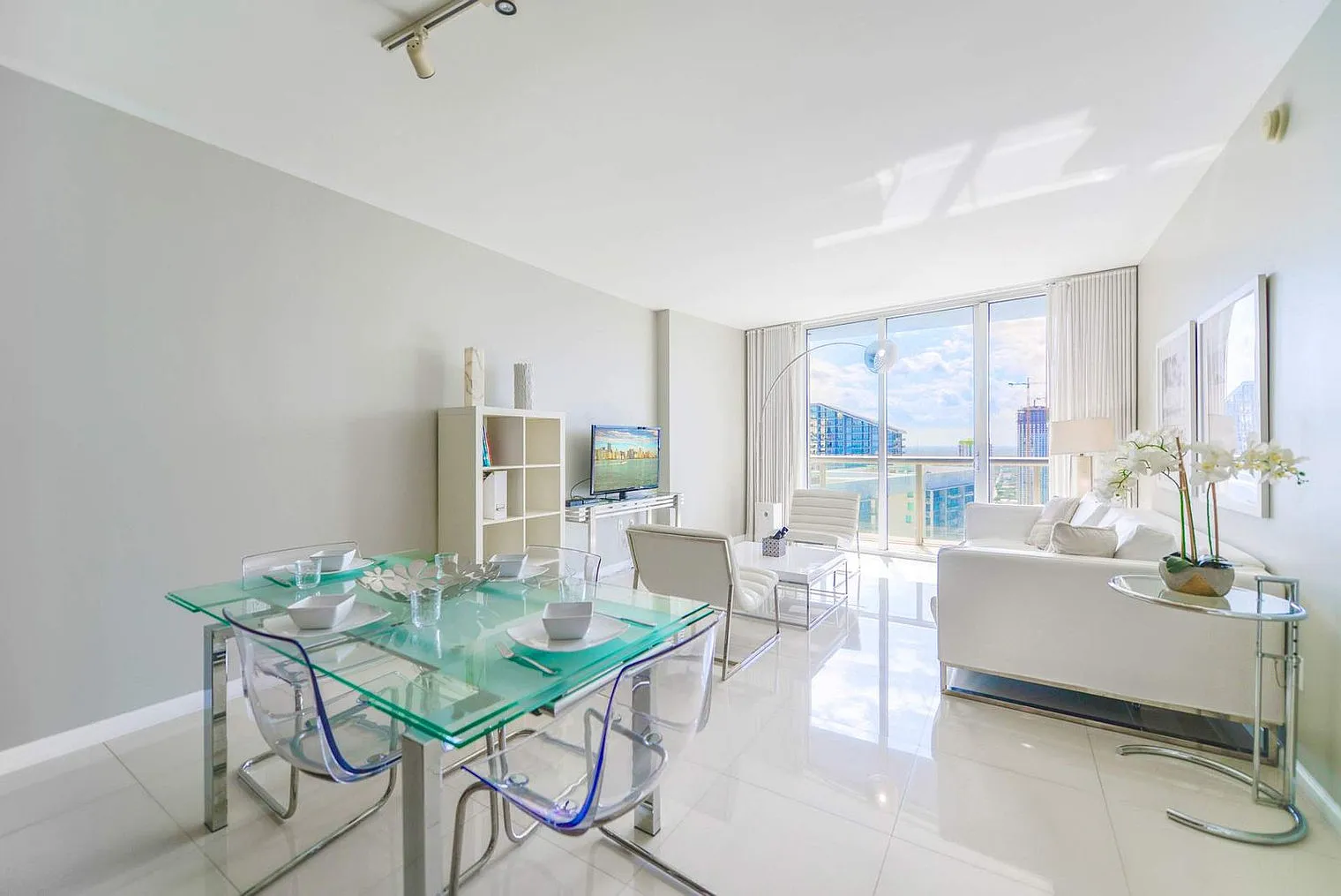 1 bed, 1.0 bath, 839 sqft, $3,116 — Photo 4