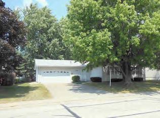 1586 E Winnetka Ave, Decatur, IL 62526