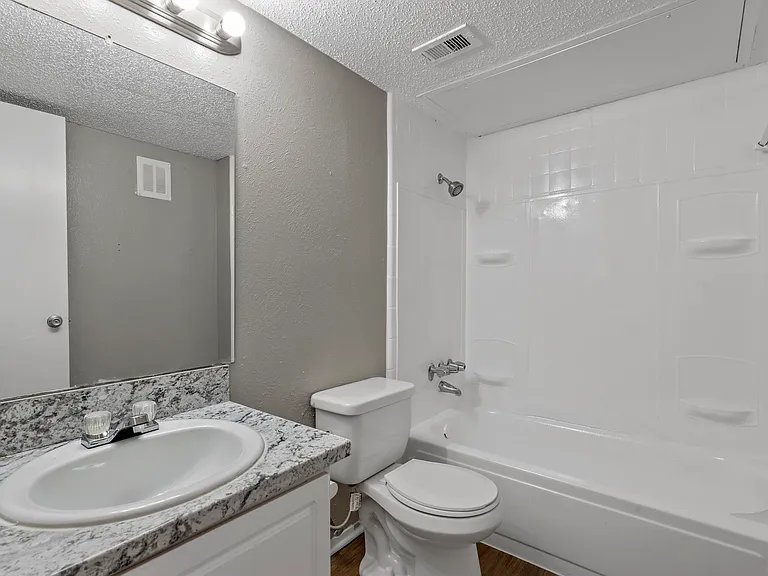 Flats at Brentwood — Photo 16