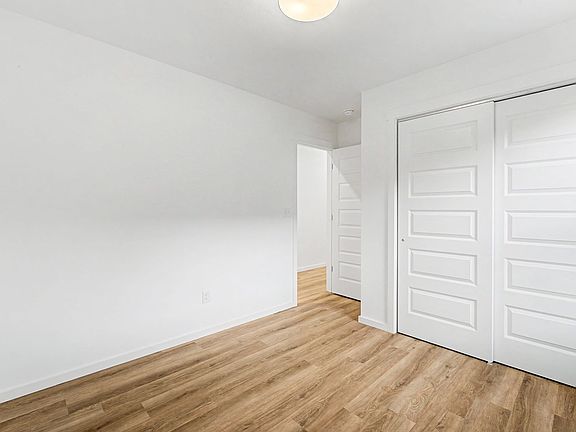 4th image of 806 W Coleson St
