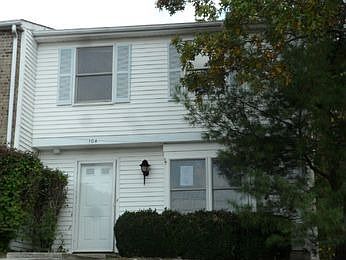 1st image of 104 Lake Forest Ct