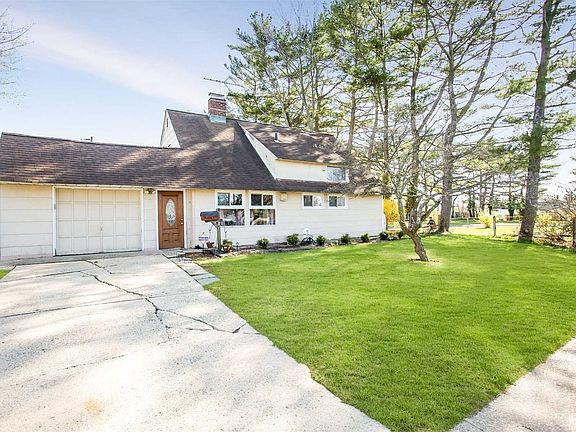 2nd image of 57 Sprucewood Dr