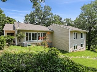 13 Chester Pl, Chester, NJ 07930