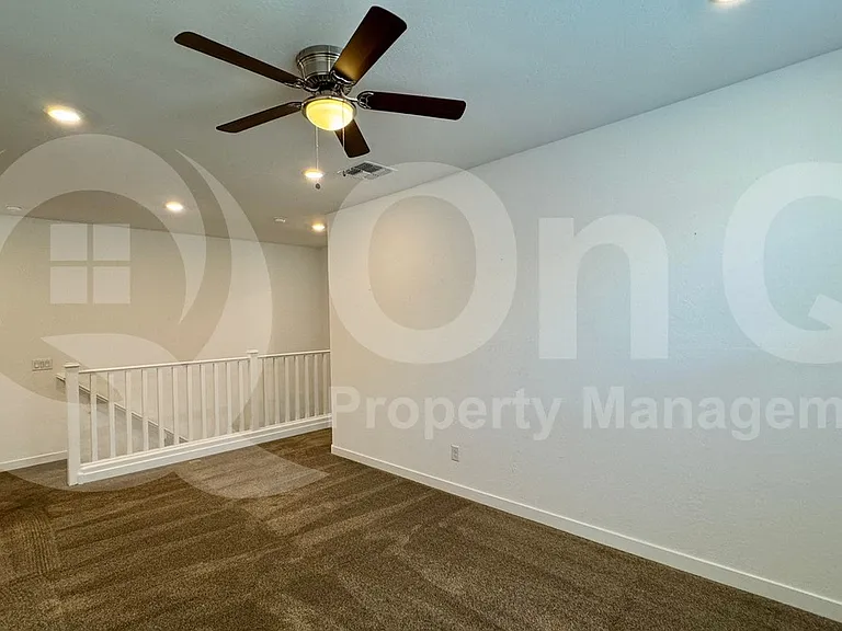 1068 E Sabino Dr — Photo 34