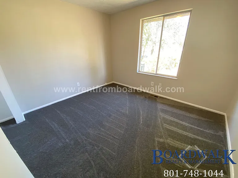 1453 W 2320 S — Photo 15