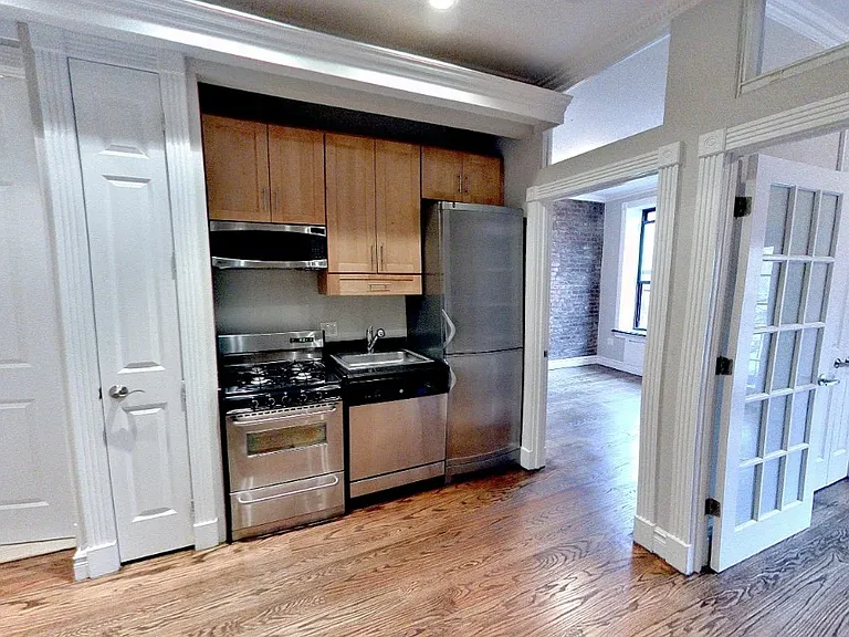521 E 5th St #R1 — Photo 1