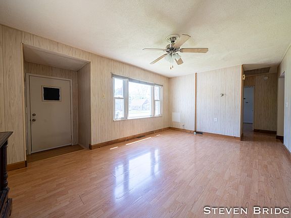 5th image of 337 Walter St SE