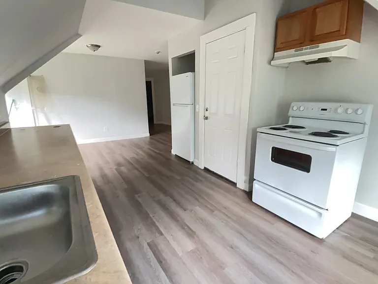 345 Bay St — Photo 3