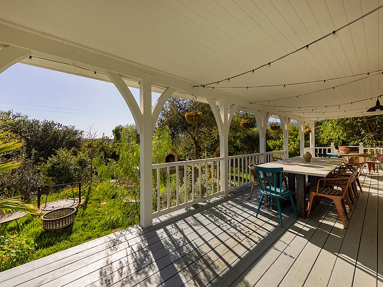 Loma Dr — Photo 32