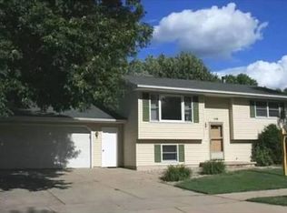 150 W Greenfield Dr, Little Chute, WI 54140