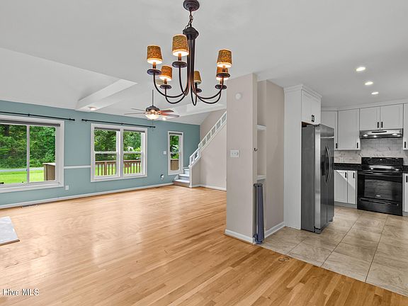 4th image of 105 Crump Farm Road
