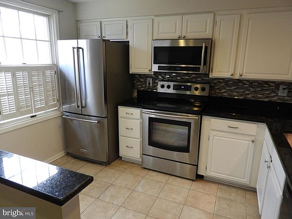 3rd image of 8570 Blackfoot Ct