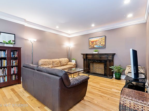 4th image of 902 Greenwood St #1