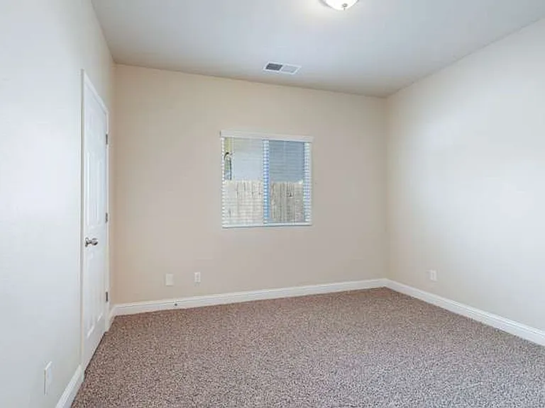 538 N Burgan Ave — Photo 16