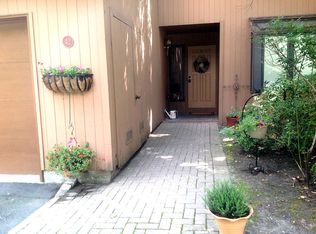 42 Lockley Ct, Mountain Lakes, NJ 07046