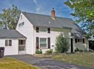 63 Noblewood Ln, Levittown, PA 19054
