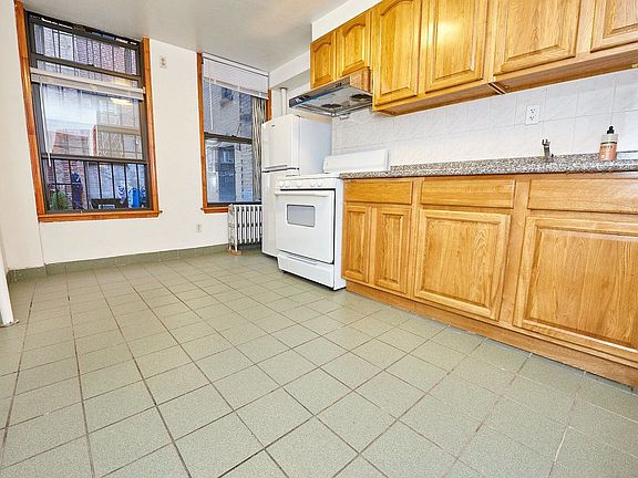 2nd image of 114 Madison St APT 7