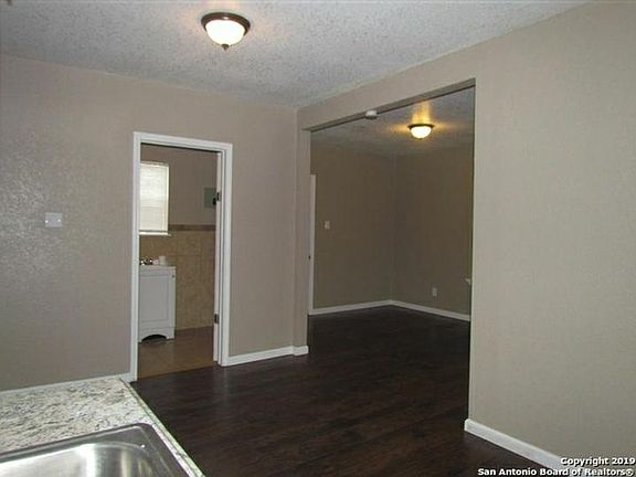 4th image of 1711 W Laurel Suite B