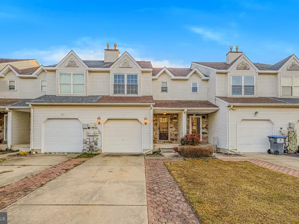 107 Mendel Ct, Bear, DE 19701