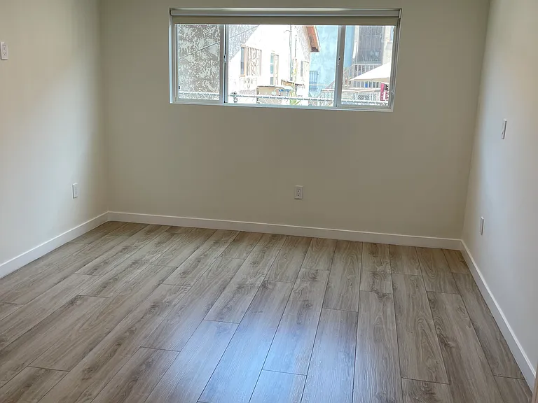 1960 S Sherbourne Dr #3 — Photo 7