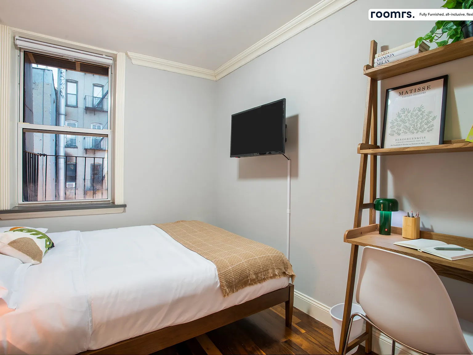 3 bed, 455 sqft, $2,648 — Photo 2