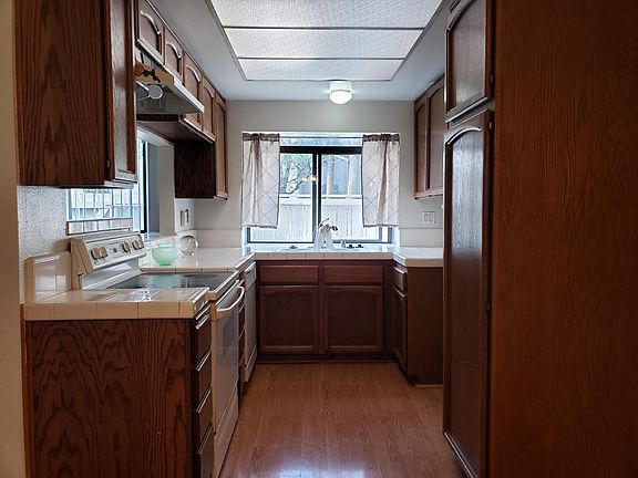 3rd image of 5739 Elizabeth Ln