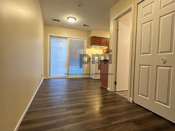 4th image of 2221 Yorktowne Dr