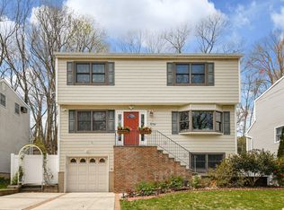 6 Laurel Ave, Northport, NY 11768