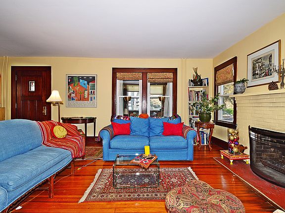 5th image of 26 N Bayles Ave
