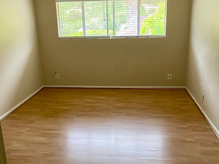 224 S El Camino Real — Photo 4