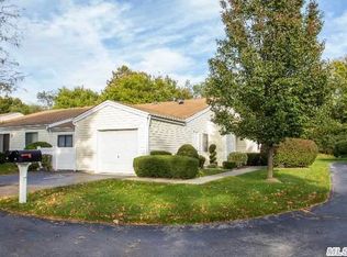 501 Bentley Ct E, Saint James, NY 11780