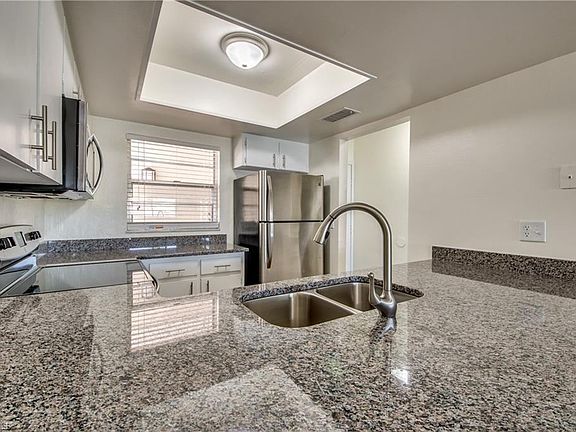 3rd image of 630 SE 13th Pl #9