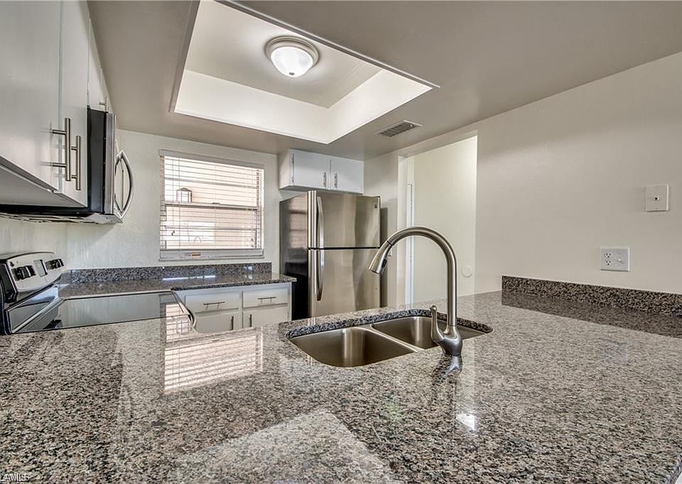 1st image of 636 SE 13th Pl #4