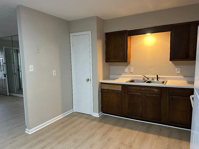3326 Sandy St — Photo 7