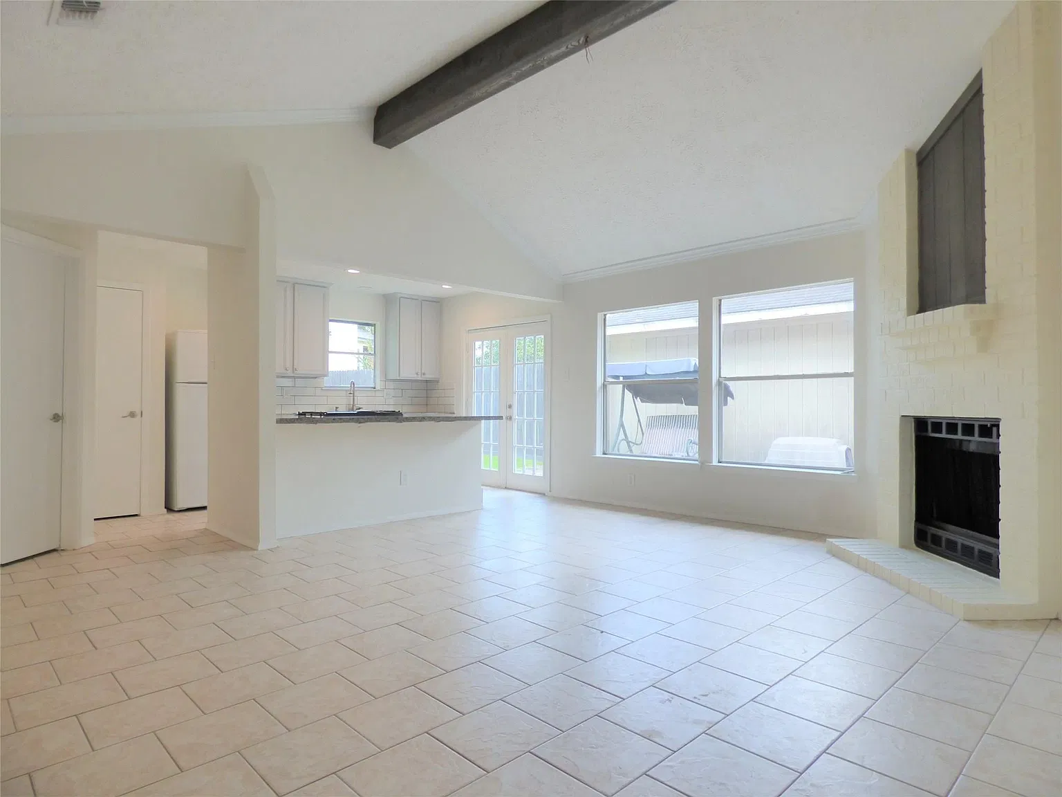 3 bed, 2.0 bath, 1078 sqft, $1,725 — Photo 4