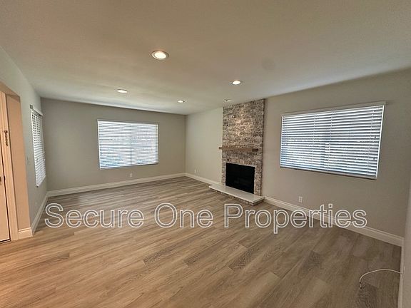 3rd image of 1129 Brightglen Cir
