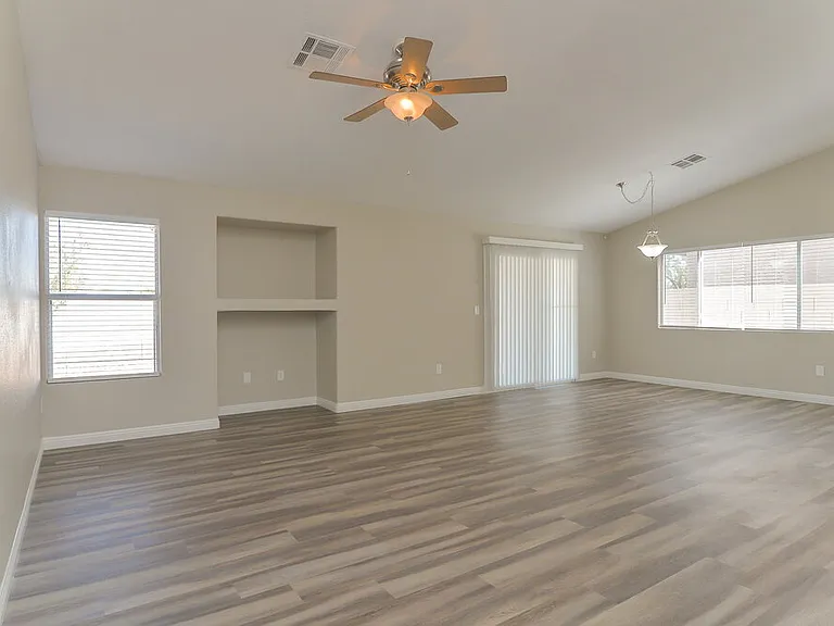 1100 Sport Of Kings Ave — Photo 4