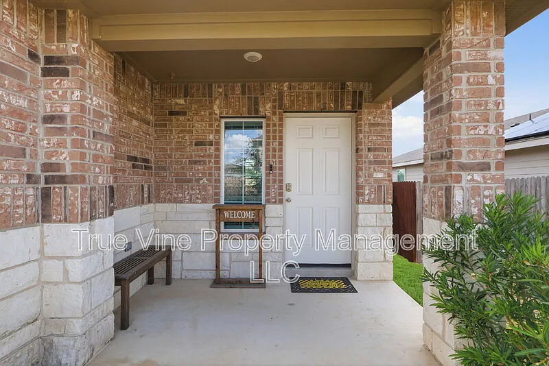3 bed, 2.0 bath, 1393 sqft, $1,775 — Photo 2