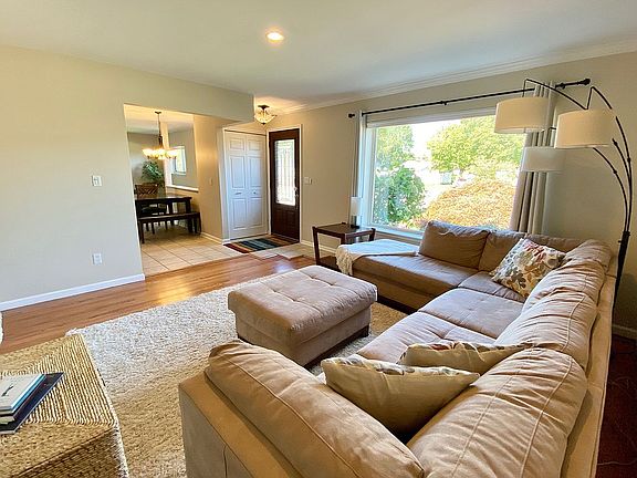 4th image of 38091 Summers St