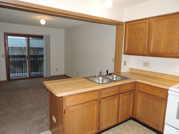 4th image of 752 Westwinds Dr APT 3
